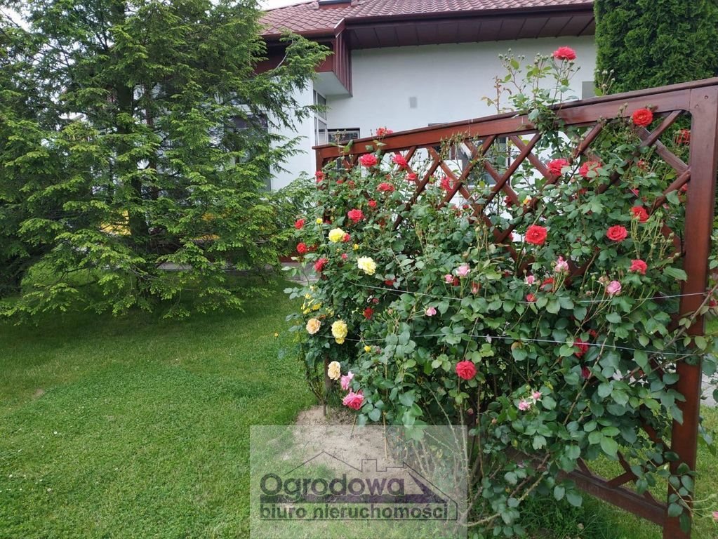 Dom wielofunkcyjny z 3 pokojami, garażem i monitoringiem Sadowie  240m2 Foto 1