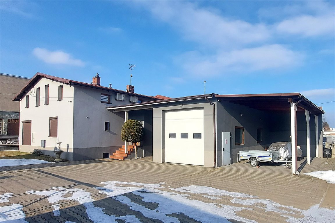 Przestronny dom 248 m2 z biurem i garażem w Orzechu Orzech, Wieczorków  248m2 Foto 1