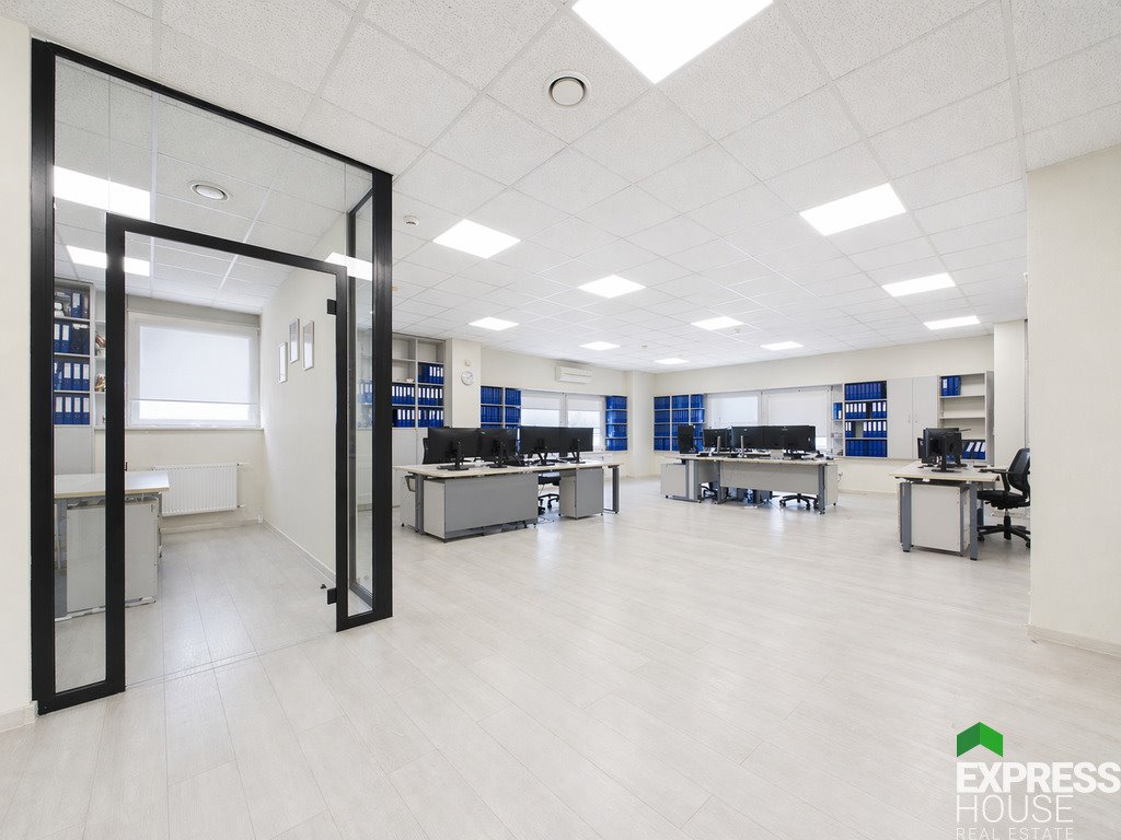 Przestronny lokal 500 m² z parkingiem, klimatyzacją i bezpieczeństwem Poznań, Obornicka  500m2 Foto 1