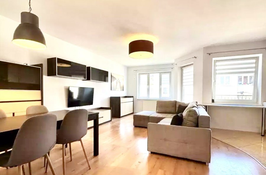Do sprzedania przestronne 3-pokojowe mieszkanie z balkonem w centrum Kołobrzegu Kołobrzeg, Centrum, ZAPLECZNA  65m2 Foto 1