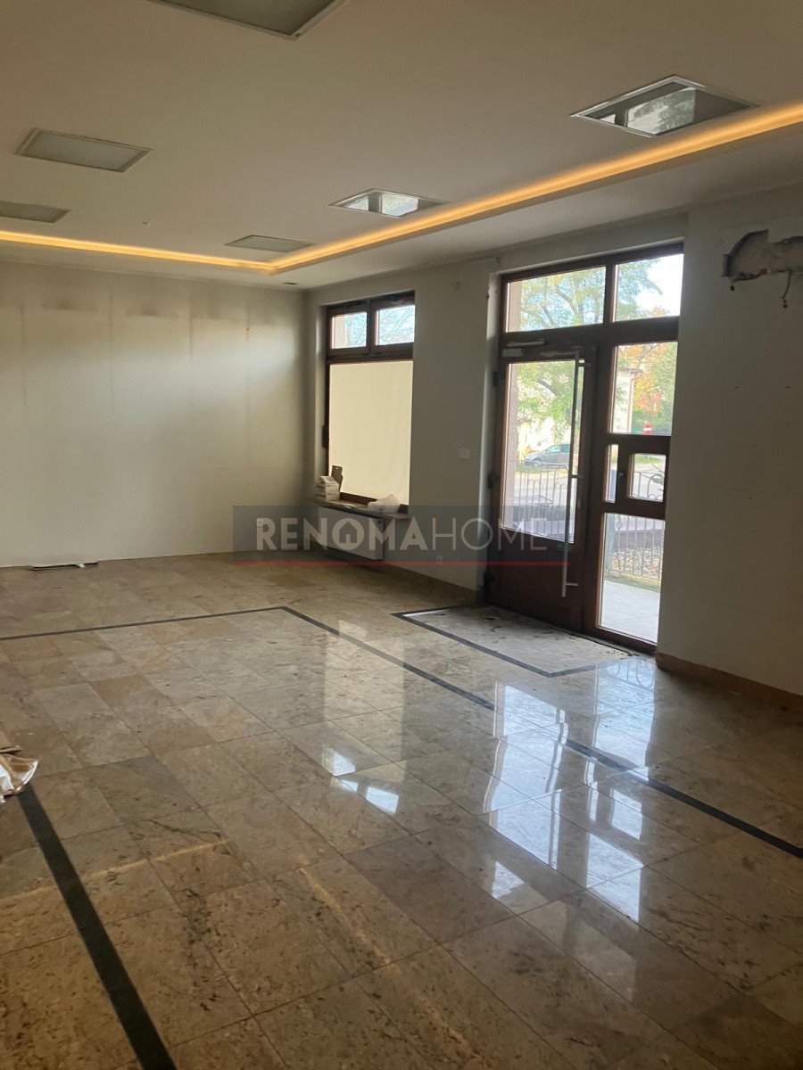 Lokal usługowy 158 m2 z witrynami, wysokim standardem Oborniki Śląskie  158m2 Foto 1