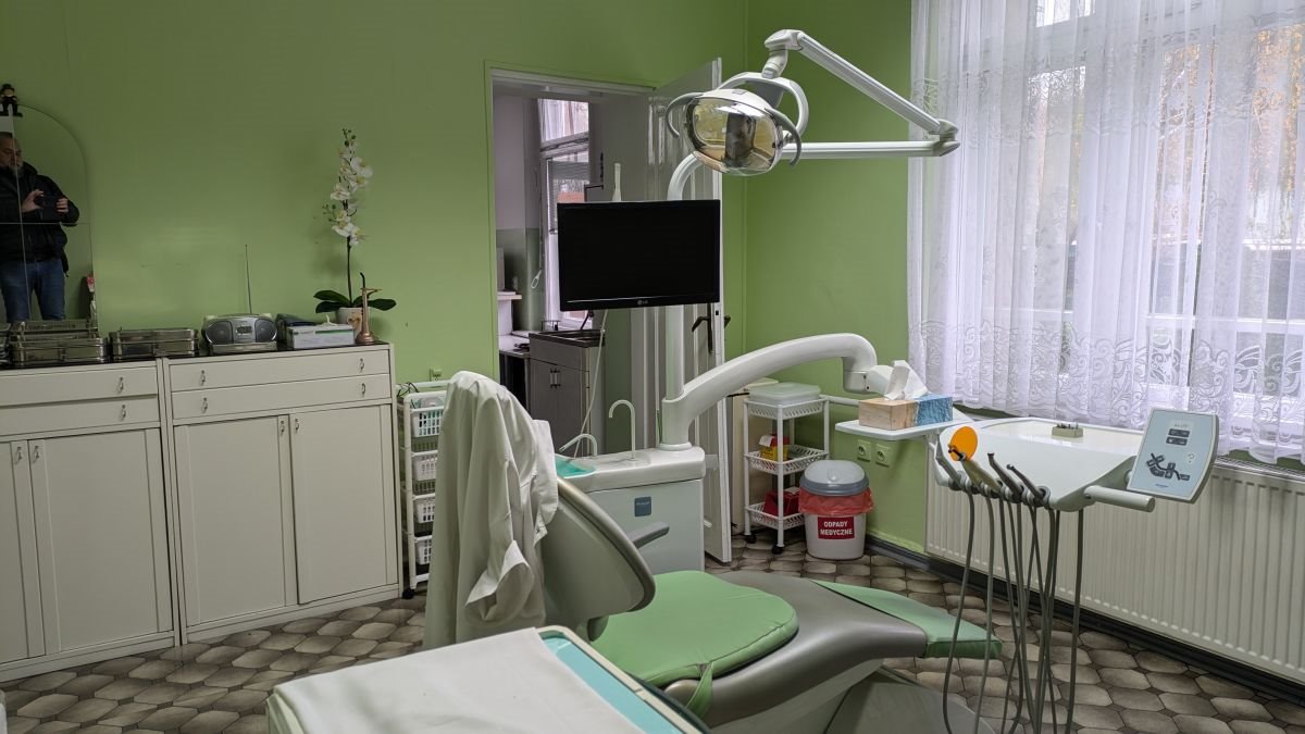 Lokal stomatologiczny z pełnym wyposażeniem w centrum Środy Wielkopolskiej Środa Wielkopolska, centrum  42m2 Foto 1