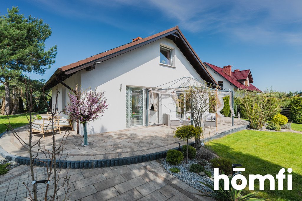 Nowoczesny dom z solarami i ogrodem 800 m² w Grabach Graby  148m2 Foto 1