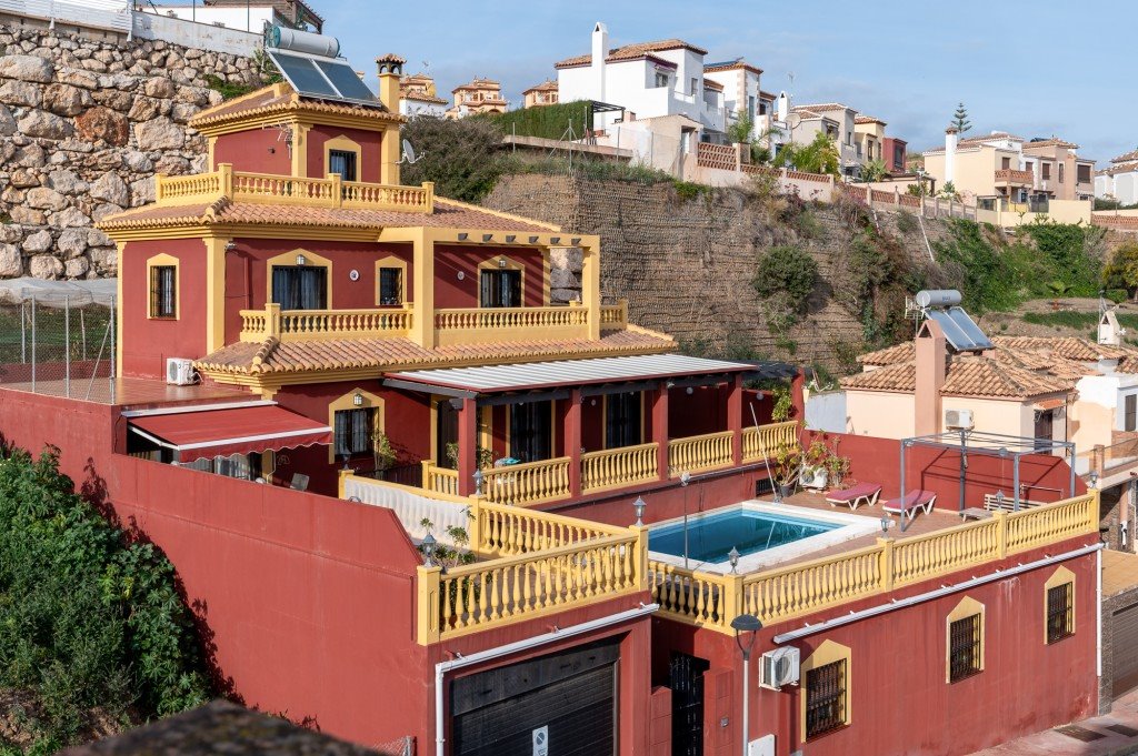 Przestronna villa z basenem, 4 sypialnie, garaż 4 auta Hiszpania, Torrox Costa, Torrox Costa  469m2 Foto 1