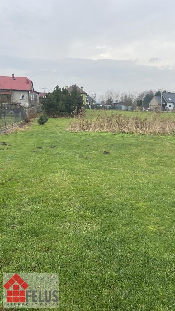 Na sprzedaż działka 1013 m² z mediami i asfaltem w Rybnej Rybna  1 013m2 Foto 1