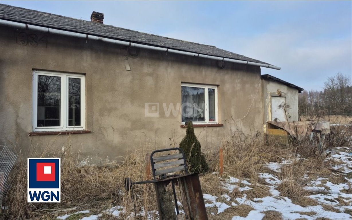 Urokliwy dom do remontu z dużą działką i garażem Ostrów, Ostrów  70m2 Foto 1