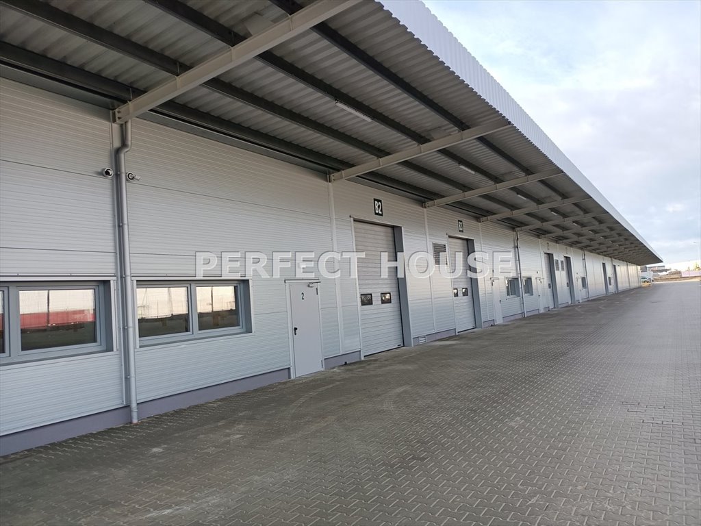 Nowoczesny magazyn z biurami 1350 m² przy autostradzie zapraszam Żerniki  1 350m2 Foto 1