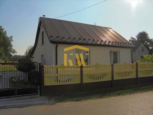 Urokliwy dom na wsi z dużą działką i budynkami gospodarczymi Karolin  60m2 Foto 1