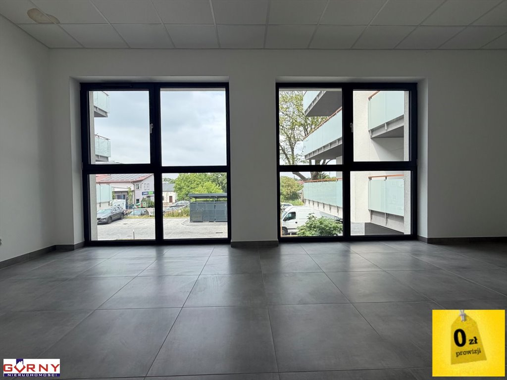 Lokal usługowy 31,17 m² z dużymi witrynami i parkingiem Piotrków Trybunalski  31m2 Foto 1