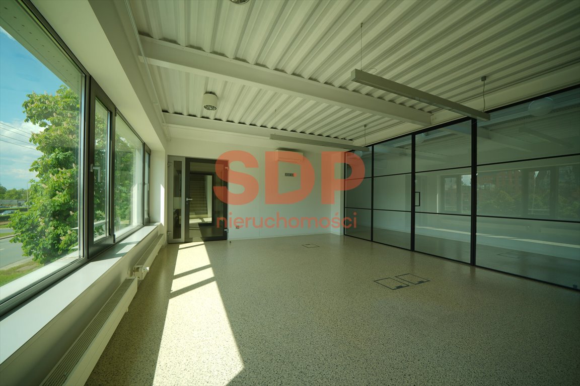 Nowoczesny lokal biurowy 196,5 m2 z antresolą i przeszklonym gabinetem Wrocław, Psie Pole, Różanka, Żmigrodzka  197m2 Foto 1