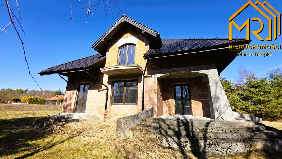 Przestronny dom z dużą działką i garażem w Łętowicach Łętowice  290m2 Foto 1