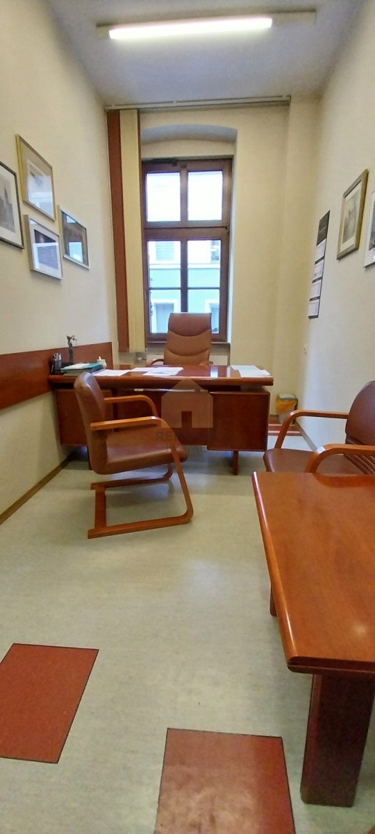 Polecam przestronne 4-pokojowe biuro lub mieszkanie w centrum Wałbrzycha Wałbrzych, Śródmieście  108m2 Foto 1