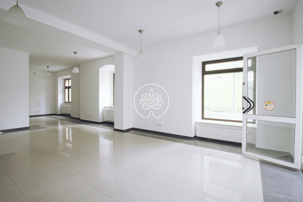 Lokal usługowy 54 m² na starówce Torunia z witryną Toruń  54m2 Foto 1