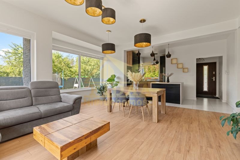 Przestronny dom 175m² z garażem i dużą działką - polecam! Chotomów, Chotomów, Fiołkowa  175m2 Foto 1