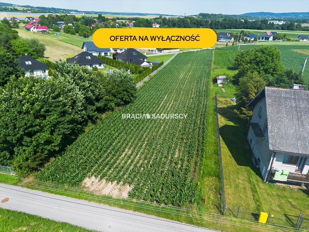 Sprzedam działkę 34 ar w Morawicy z mediami i szybkim dojazdem Morawica  3 400m2 Foto 1