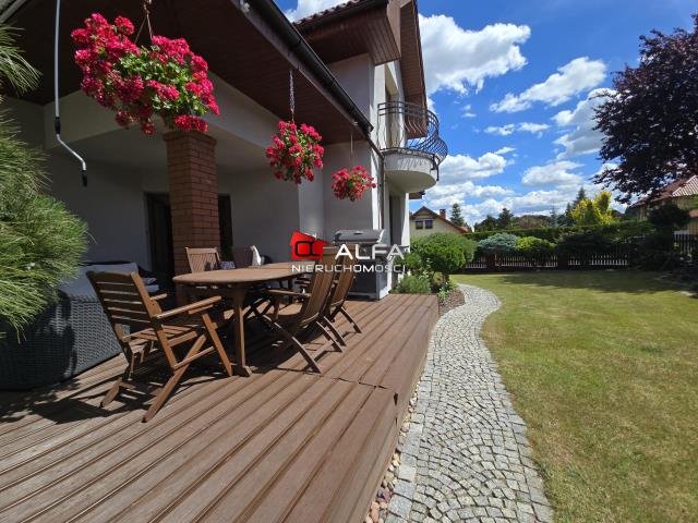 Dom na sprzedaż Świdnica  260m2 Foto 1