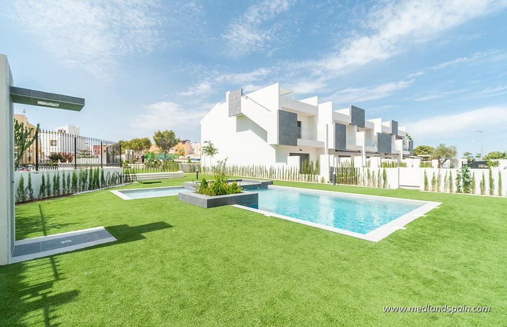 Nowoczesne 74 m² z basenem i tarasem w Torrevieja Hiszpania, Los Balcones  74m2 Foto 1