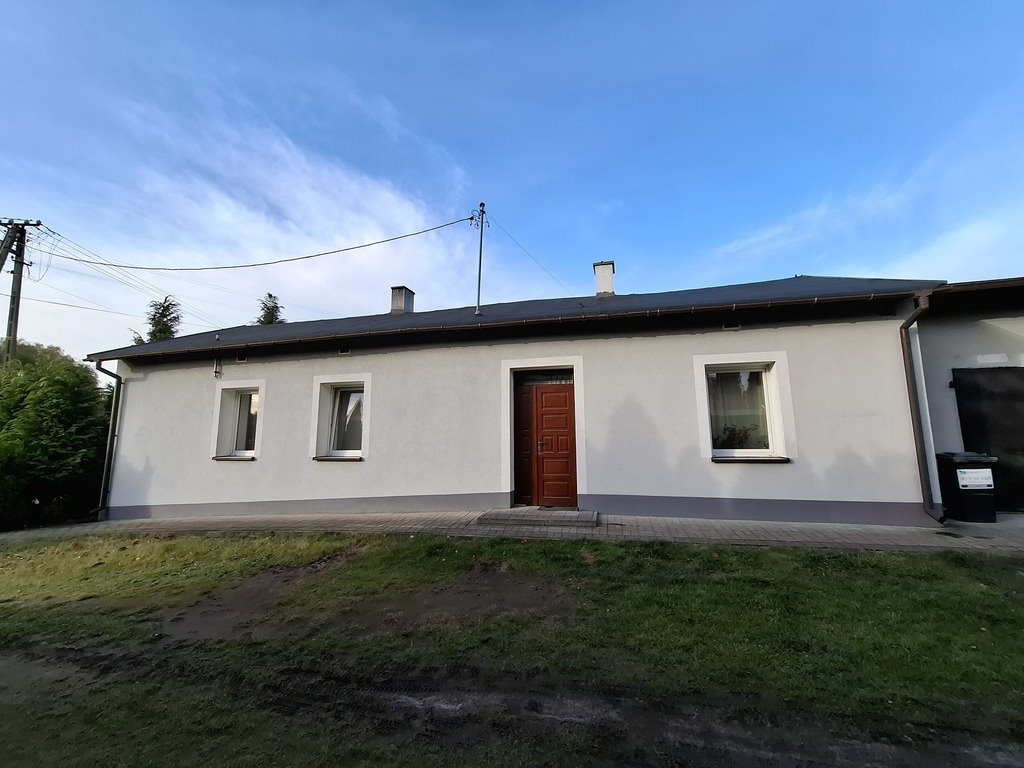 Dom z potencjałem pod świerkami – prywatny mikroklimat i garaż Tomaszów Mazowiecki, Zawadzka  100m2 Foto 1