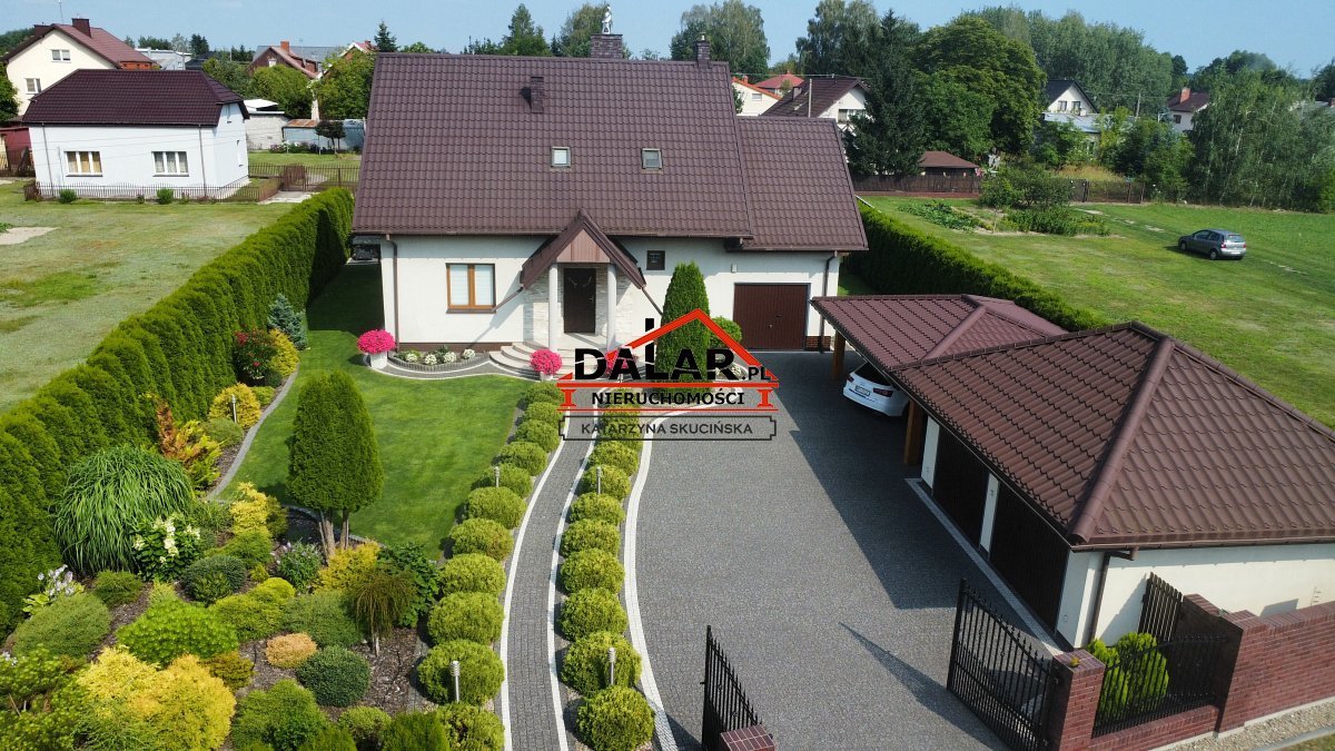 Przestronny dom 180 m2 z garażem i panelami słonecznymi. Sułkowice, Dworcowa  180m2 Foto 1