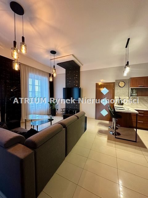 Mieszkanie dwupokojowe na wynajem Piotrków Trybunalski, Stare Miasto  65m2 Foto 1