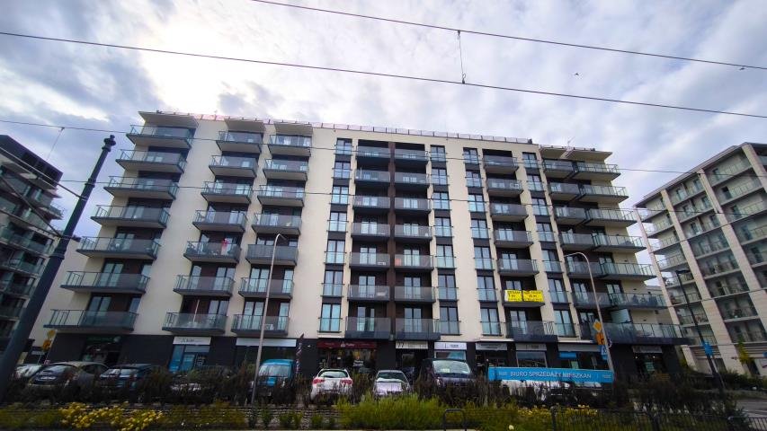 Sprzedam przestronne 3-pokojowe mieszkanie 60,83 m² z 2 balkonami w Warszawie: Warszawa