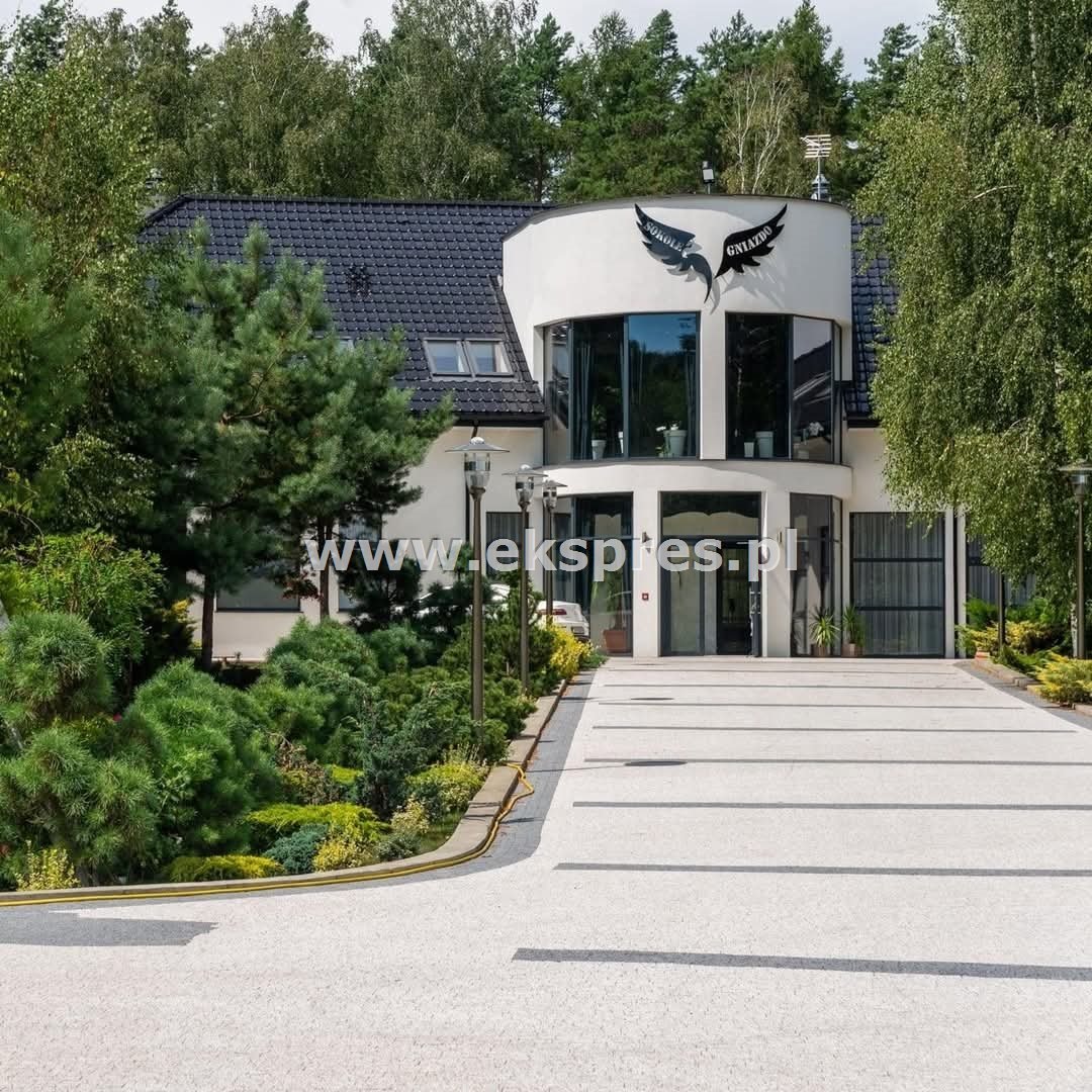 Lokal użytkowy na sprzedaż Uniejów  1 200m2 Foto 1