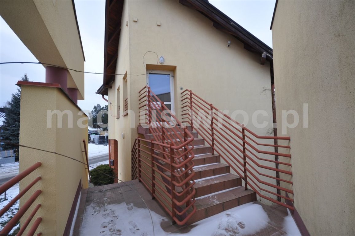 Nowoczesny obiekt 364 m2 z 7 pokojami i garażami Mirków  364m2 Foto 1