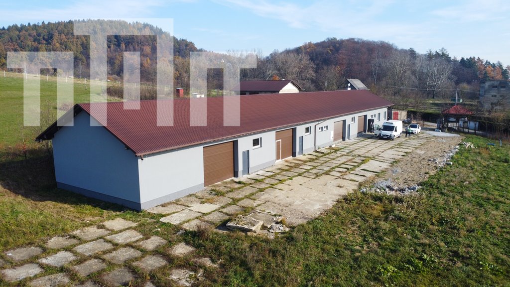 Lokal użytkowy na wynajem Trześniów  221m2 Foto 1