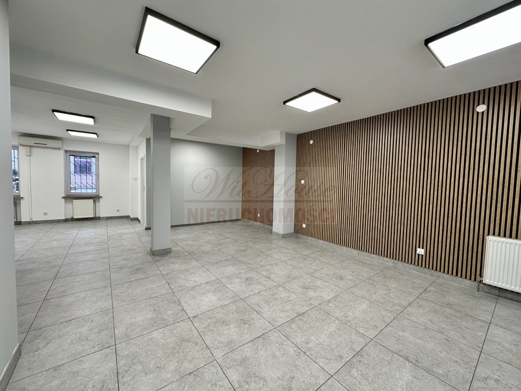 Przestronny lokal 65 m2 w centrum Ursusa z klimatyzacją Warszawa, Ursus  65m2 Foto 1