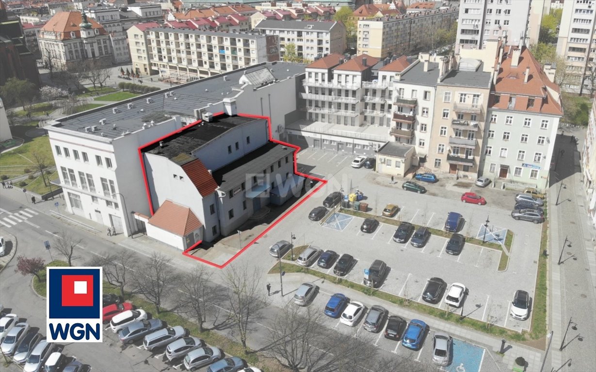 Polecam obiekt biurowo-handlowy z parkingiem w centrum Legnicy: Legnica: Legnica