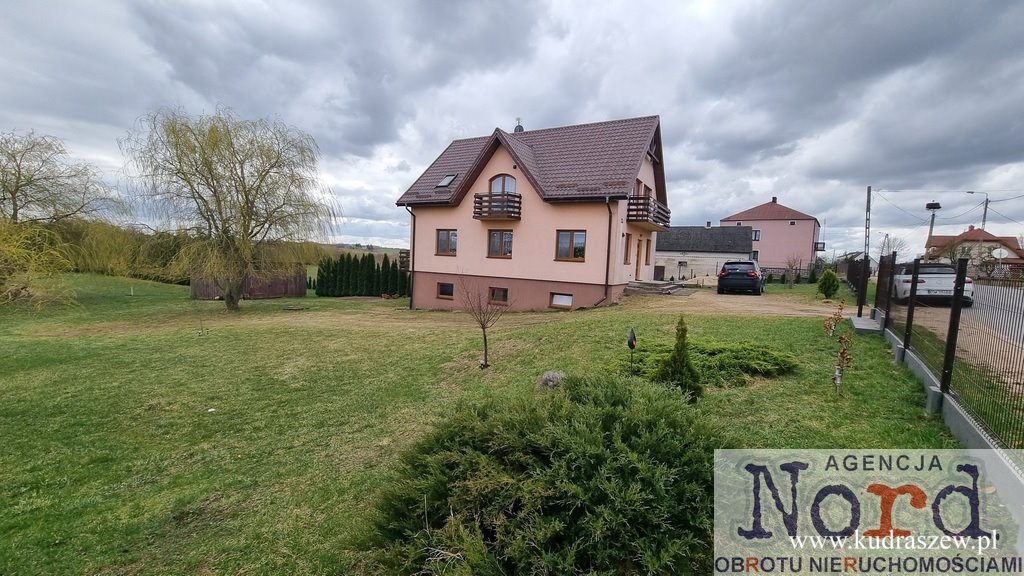 Do sprzedania przestronny dom z widokiem na pola i staw Pomiany  218m2 Foto 1