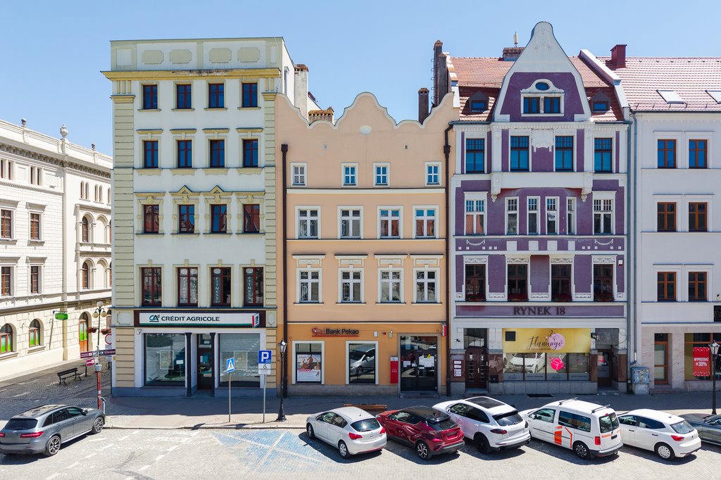 Na sprzedaż przestronny lokal usługowo-biurowy 528 m² w centrum Dzierżoniowa Dzierżoniów, rynek Rynek 17  528m2 Foto 1