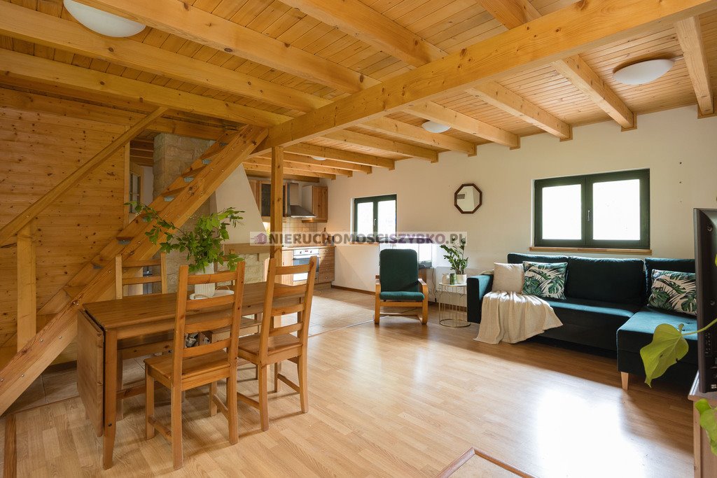 Urokliwy dom drewniany 76,4 m² z kominkiem i energooszczędnością Bronisławów  76m2 Foto 1