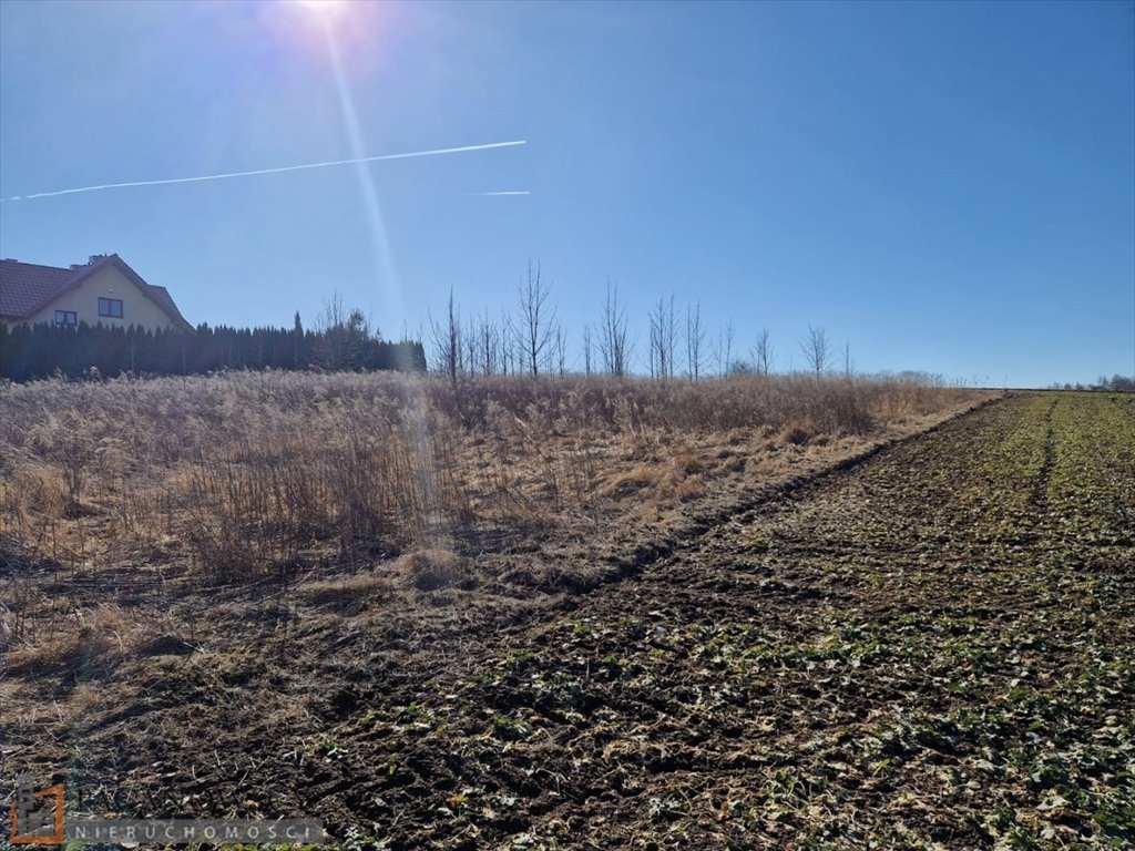 Działka budowlana 1500 m² w Narama – media, teren mieszkaniowy Narama  1 500m2 Foto 1