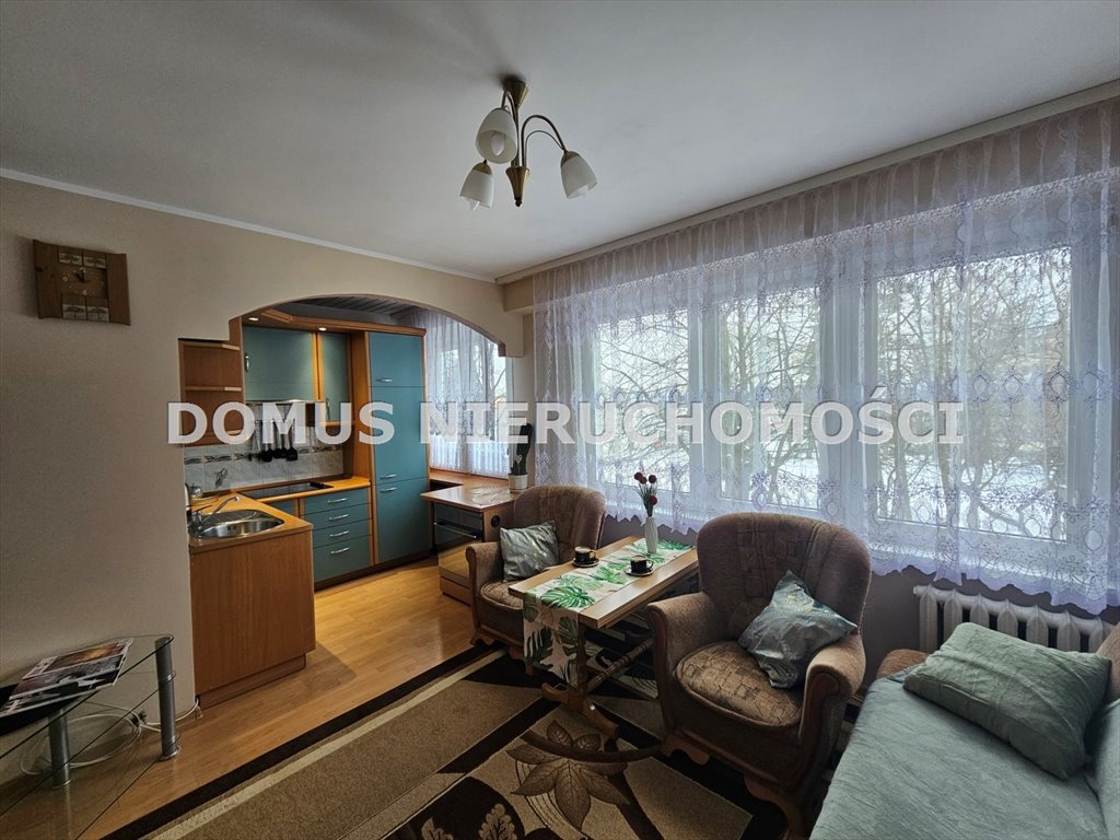 Kawalerka z osobną sypialnią, wyposażona, gotowa do wynajęcia Brzeziny  32m2 Foto 1