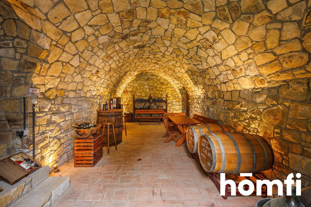 Winnica z potencjałem, 4 pokoje, degustacje, 1,15 mln zł Gwoźnica Górna  300m2 Foto 1