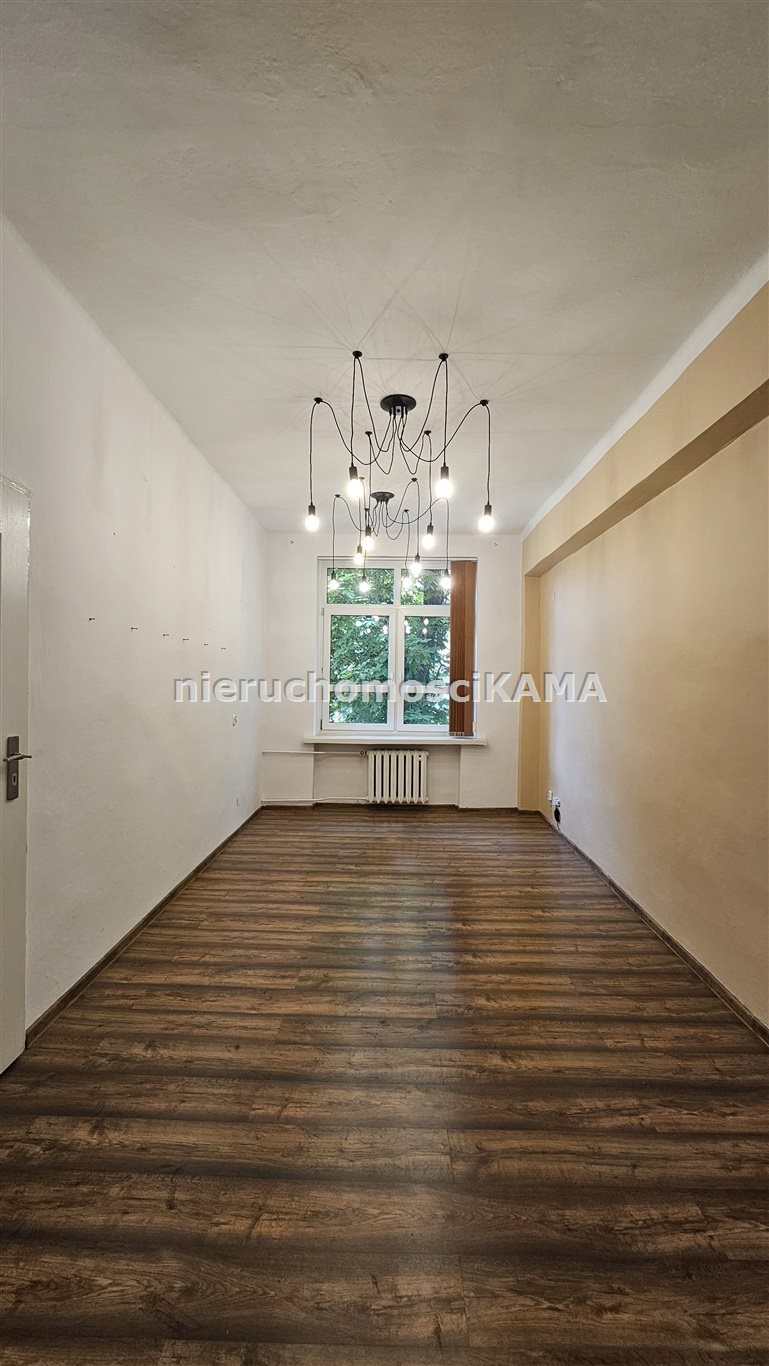 Lokal biurowy 17 m2 w centrum Bielska-Bała z mediami w cenie Bielsko-Biała, Centrum  17m2 Foto 1