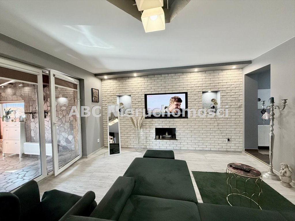 Dom na sprzedaż Święta  218m2 Foto 1