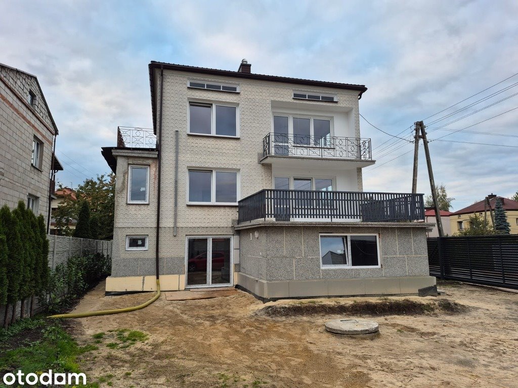 Na sprzedaż przestronny dom 150 m² z 8 pokojami w Tomaszowie Lubelskim Tomaszów Lubelski, Krzysztofa Kamila Baczyńskiego  150m2 Foto 1