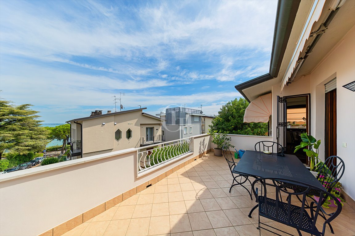 Do sprzedania eleganckie 140 m² z widokiem na jezioro Włochy, Desenzano del Garda  140m2 Foto 1