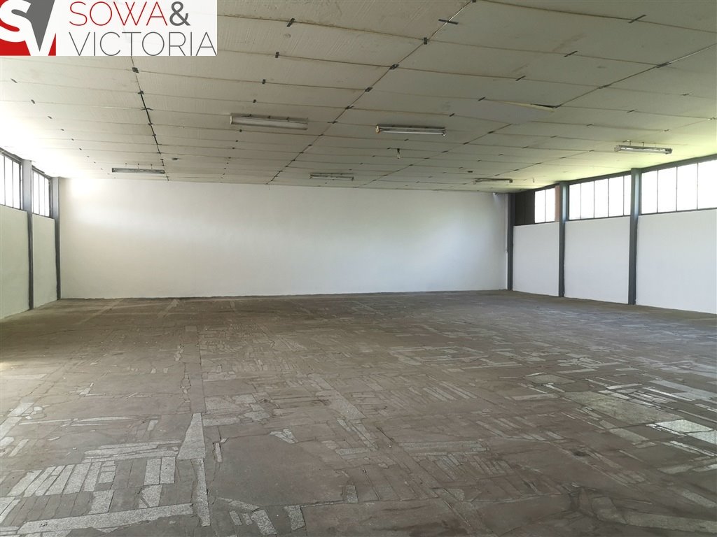 Na wynajem przestronna hala magazynowa 270 m² z rampą i placem Wałbrzych, Biały Kamień  270m2 Foto 1