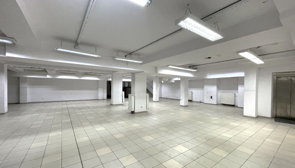 Lokal użytkowy 360 m² z witrynami i windami (Rzeszów) Rzeszów, Targowa  360m2 Foto 1