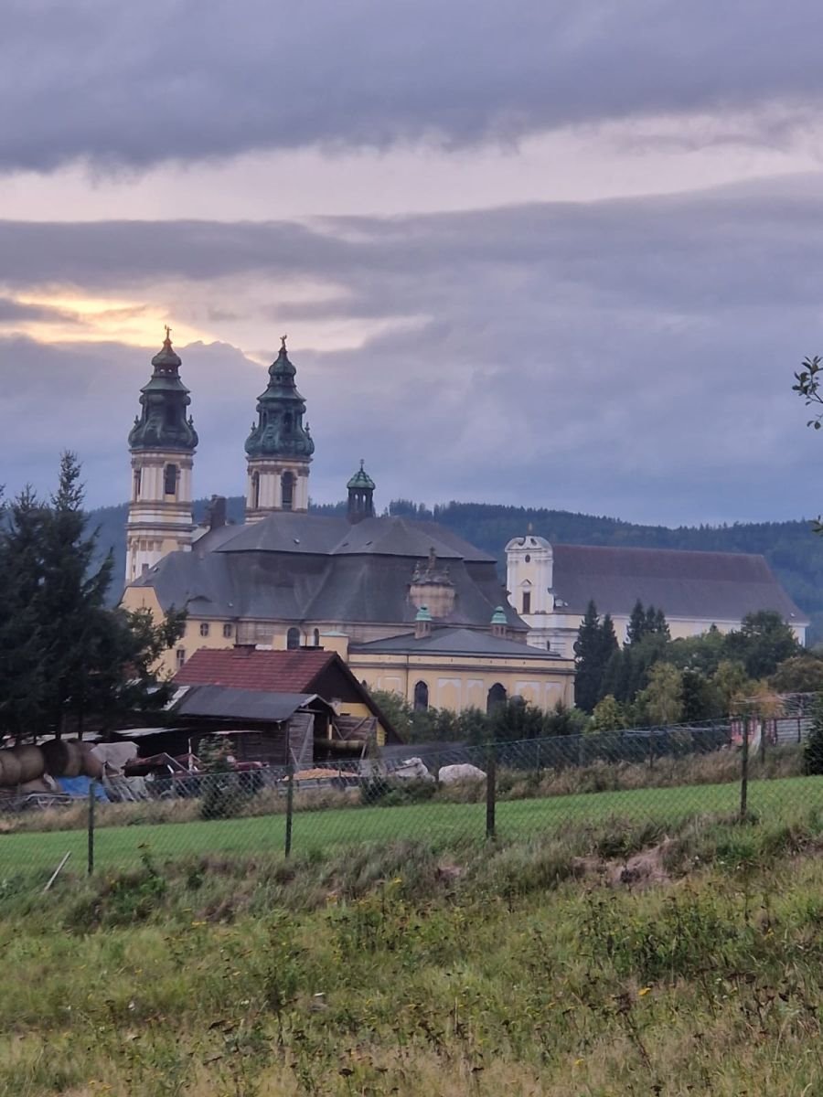 Działka budowlana na sprzedaż Krzeszów  1 088m2 Foto 1