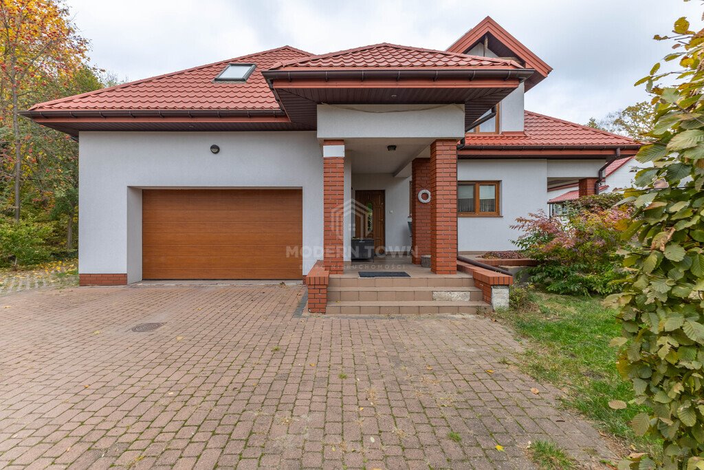 Przestronny dom 275 m2 z garażem i tarasem w Sulejówku Sulejówek, Niepodległości  275m2 Foto 1