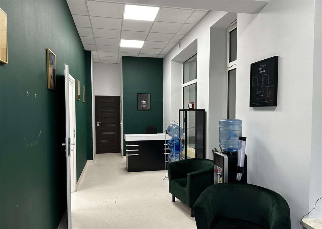 Atrakcyjny lokal 60 m2 z dużymi witrynami i parkingiem Toruń, ul. Mikołaja Reja  60m2 Foto 1