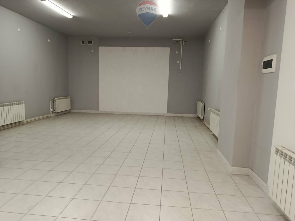 Atrakcyjny lokal 54 m² z dużą witryną i parkingiem Radom  54m2 Foto 1