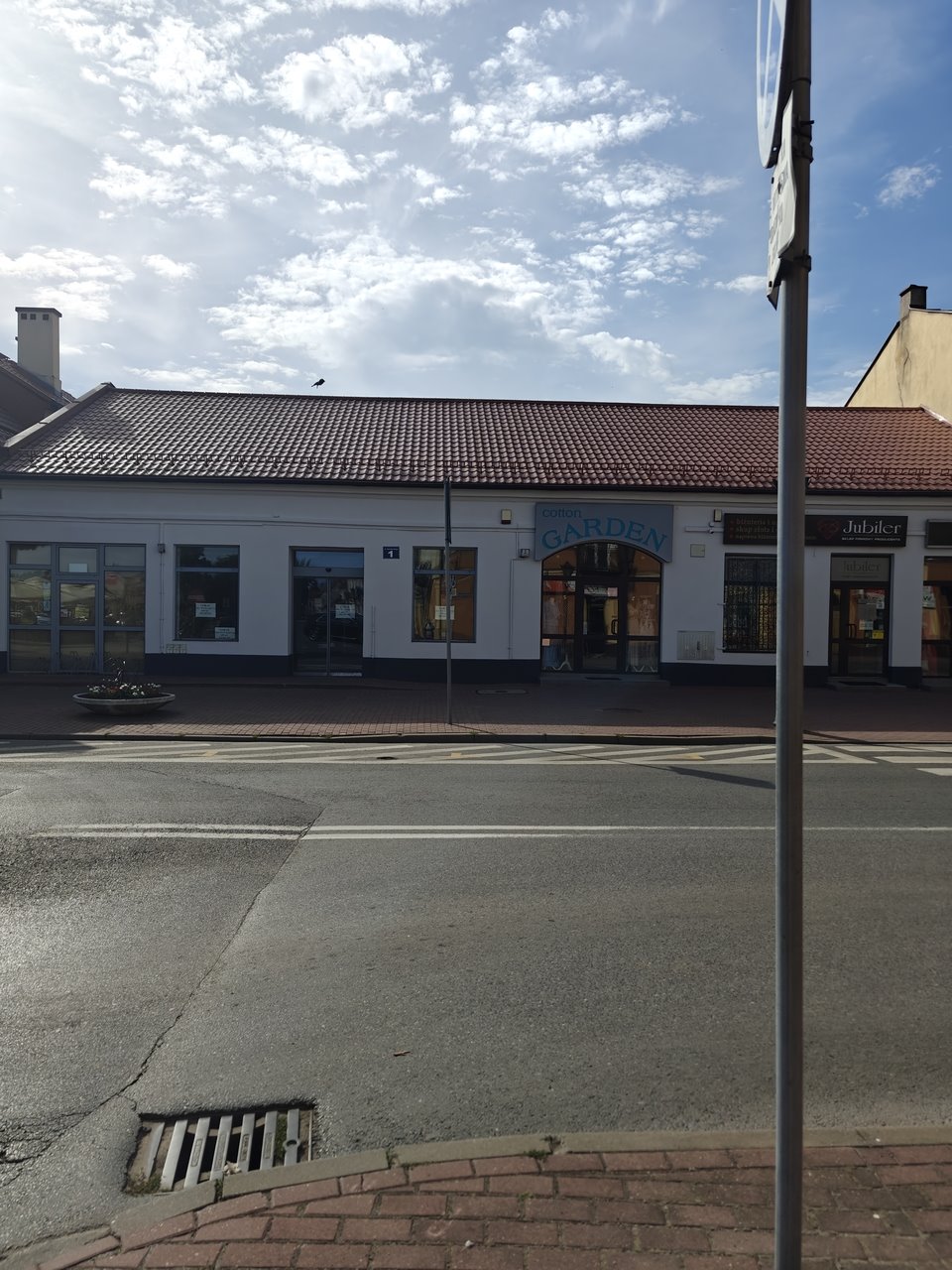 Lokal handlowy 450 m2 z dojazdem ciężarowym w centrum Łowicza Łowicz, Stanisławskiego 1  450m2 Foto 1
