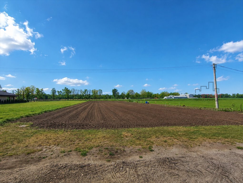 Działka budowlana 2670 m² z mediami i warunkami zabudowy. Łazy  2 670m2 Foto 1