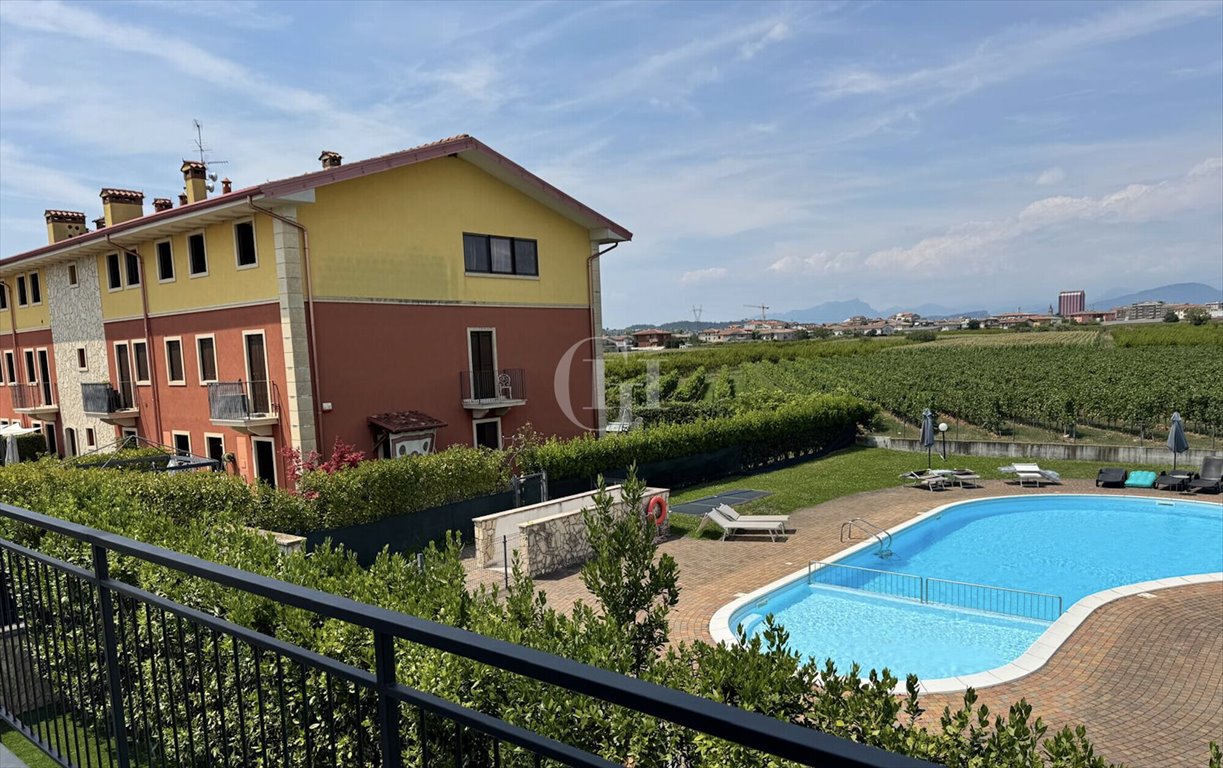 Zapraszam do obejrzenia nowoczesnego 42 m² z basenem i panoramicznym widokiem Włochy, Bussolengo  64m2 Foto 1