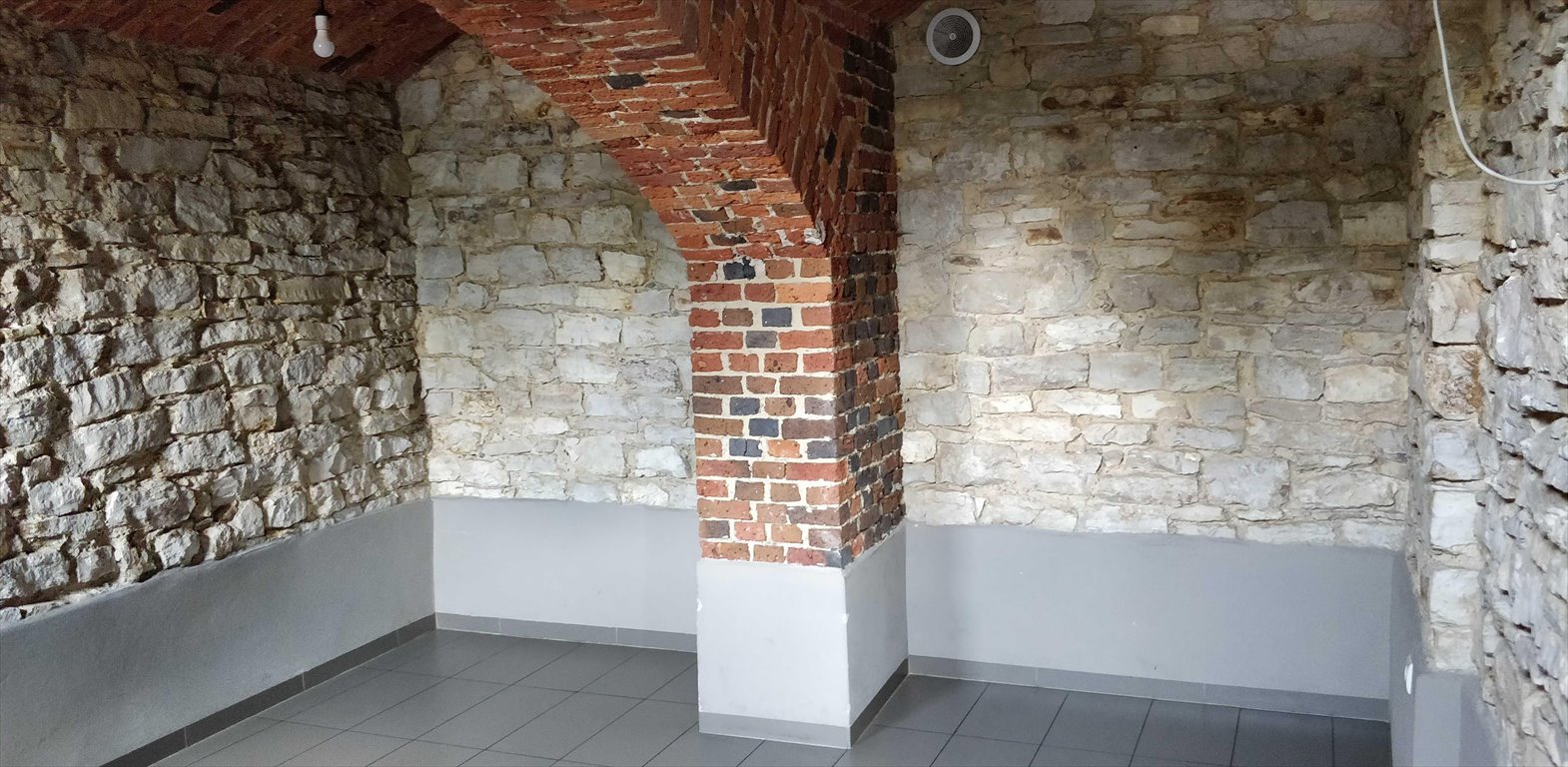 Na wynajem atrakcyjny lokal 82 m² z klimatyzacją i parkingiem Pszczyna, Szymanowskiego 23  82m2 Foto 1